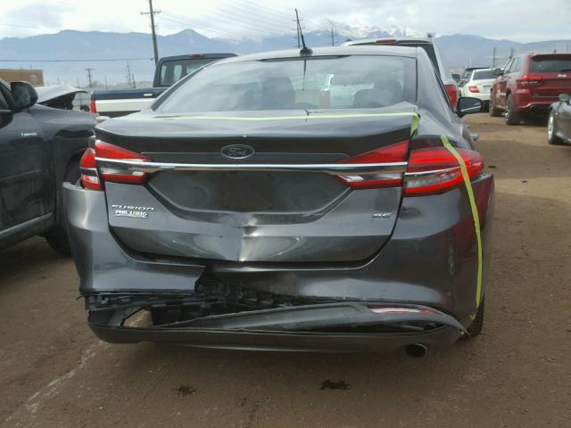 3FA6P0H75HR398492 - 2017 FORD FUSION SE GRAY photo 9