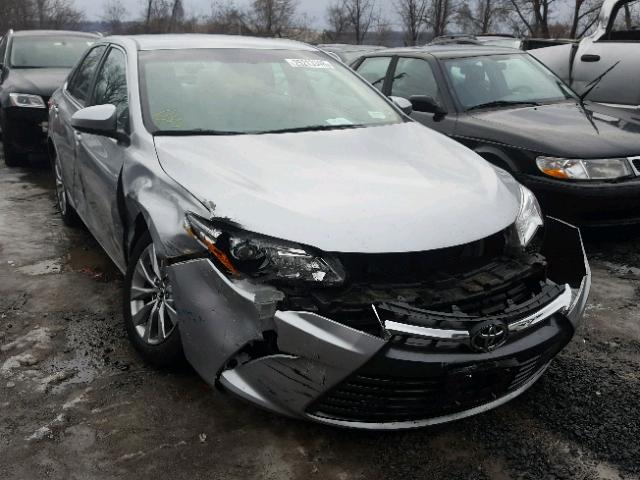 4T4BF1FK3FR485517 - 2015 TOYOTA CAMRY LE SILVER photo 1