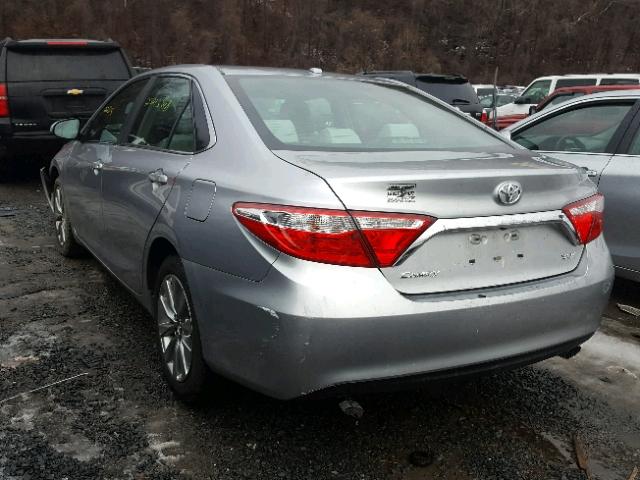 4T4BF1FK3FR485517 - 2015 TOYOTA CAMRY LE SILVER photo 3