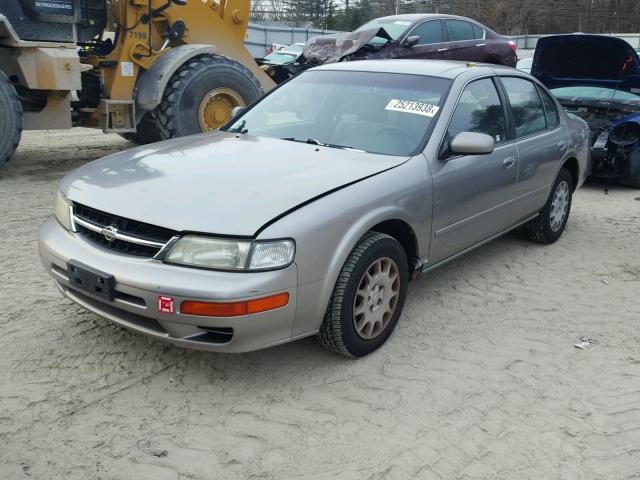 JN1CA21DXXT826731 - 1999 NISSAN MAXIMA GLE SILVER photo 2