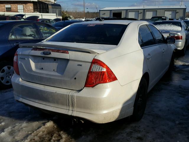 3FAHP0HA3AR164331 - 2010 FORD FUSION SE WHITE photo 4