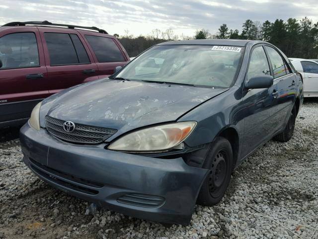 4T1BE32K52U608047 - 2002 TOYOTA CAMRY LE GREEN photo 2