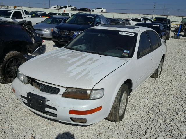 JN1CA21D7ST660726 - 1995 NISSAN MAXIMA GLE WHITE photo 2