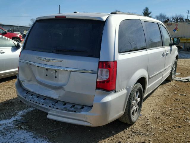 2A4RR8DG6BR641191 - 2011 CHRYSLER TOWN & COU SILVER photo 4