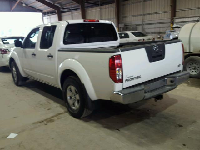 1N6AD07U49C420581 - 2009 NISSAN FRONTIER C WHITE photo 3