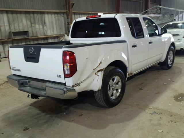 1N6AD07U49C420581 - 2009 NISSAN FRONTIER C WHITE photo 4