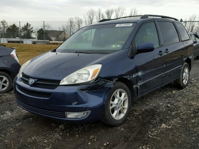 5TDBA22C15S036812 - 2005 TOYOTA SIENNA XLE BLUE photo 2