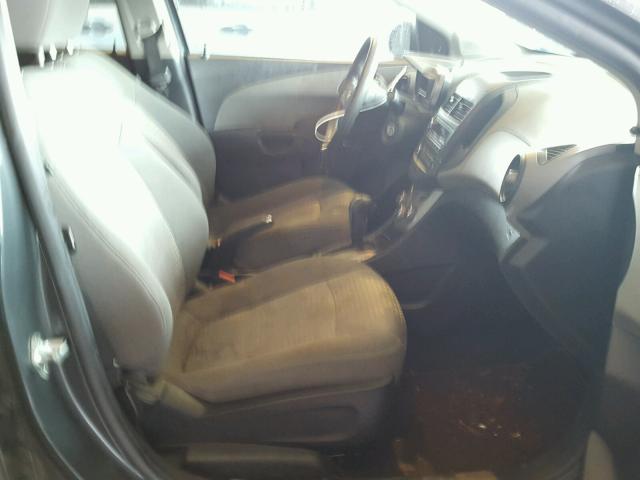 1G1JA5SH0D4192691 - 2013 CHEVROLET SONIC LS ნაცრისფერი ფოტო 5