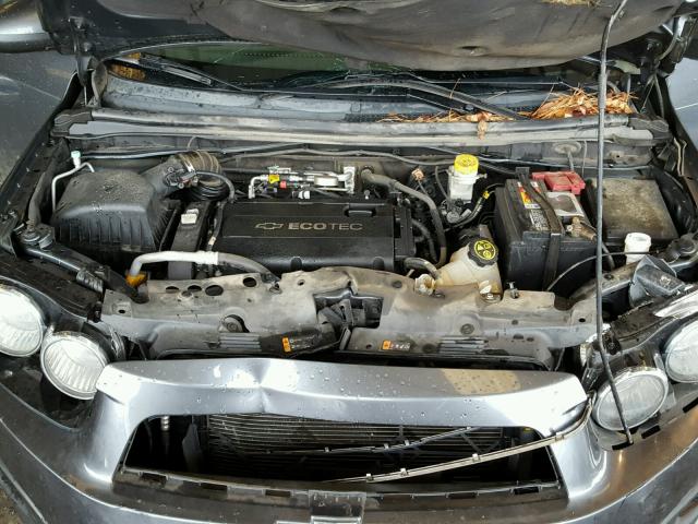 1G1JA5SH0D4192691 - 2013 CHEVROLET SONIC LS ნაცრისფერი ფოტო 7