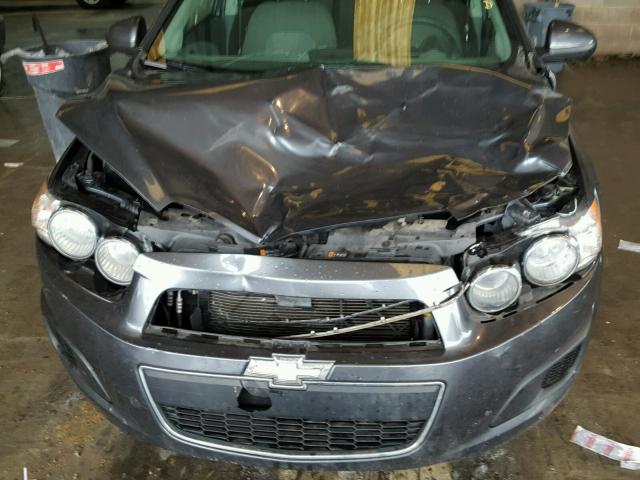 1G1JA5SH0D4192691 - 2013 CHEVROLET SONIC LS ნაცრისფერი ფოტო 9
