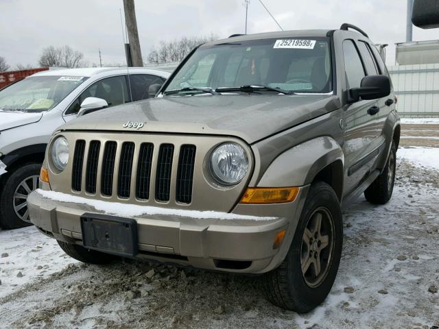 1J4GL38K55W669828 - 2005 JEEP LIBERTY RE BEIGE photo 2