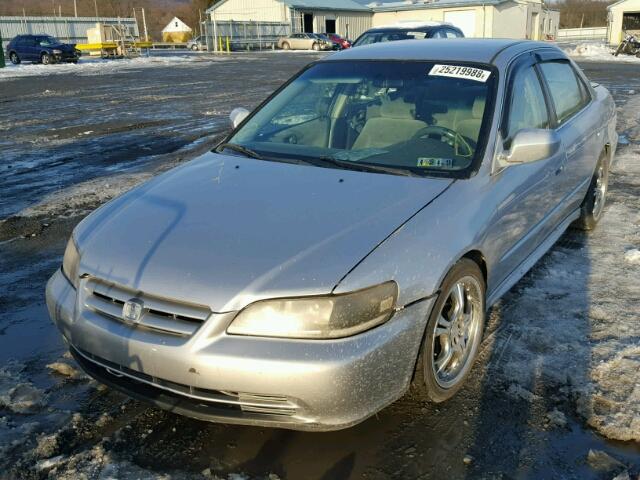 1HGCF86661A044720 - 2001 HONDA ACCORD VAL SILVER photo 2