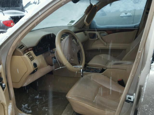 WDBJF82J52X070805 - 2002 MERCEDES-BENZ E 320 4MAT GOLD photo 5