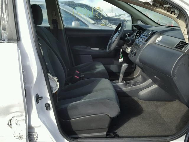 3N1BC1AP0BL408315 - 2011 NISSAN VERSA S WHITE photo 5