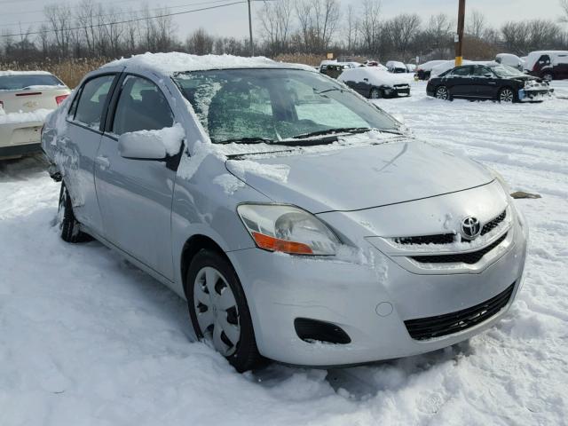 JTDBT923771061605 - 2007 TOYOTA YARIS SILVER photo 1