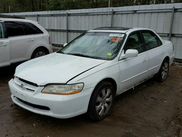 1HGCG1657YA101013 - 2000 HONDA ACCORD EX WHITE photo 2