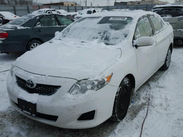 1NXBU40E99Z018661 - 2009 TOYOTA COROLLA BA WHITE photo 2