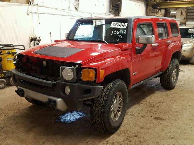 5GTEN13E588136912 - 2008 HUMMER H3 RED photo 2