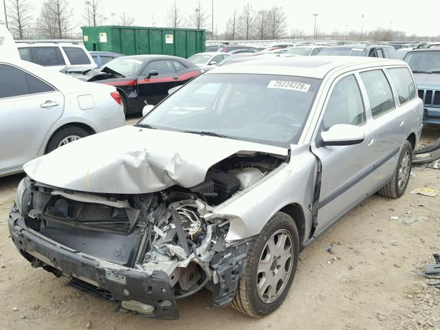 YV1SW53D921179908 - 2002 VOLVO V70 T5 TUR SILVER photo 2