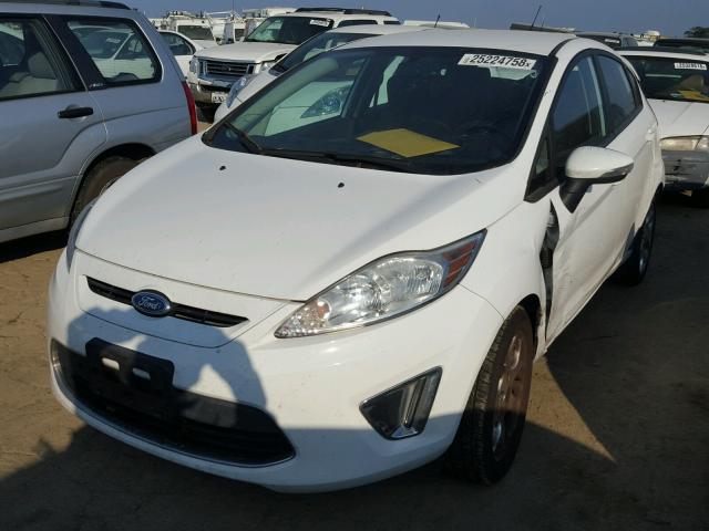 3FADP4FJ8CM106000 - 2012 FORD FIESTA SES WHITE photo 2