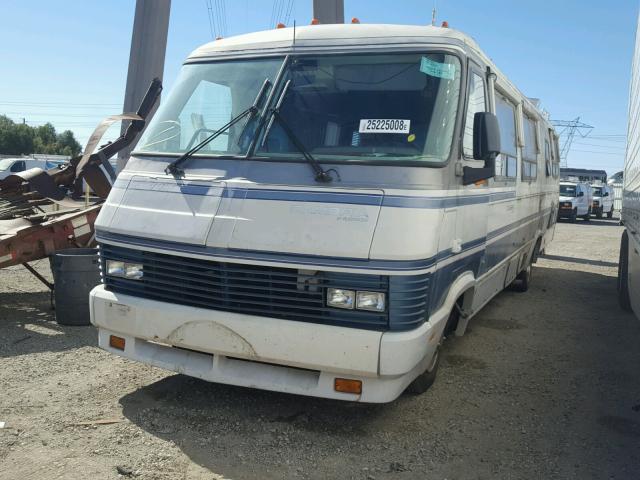 1GBKP37NXL3318805 - 1991 CHEVROLET MOTORHOME WHITE photo 2