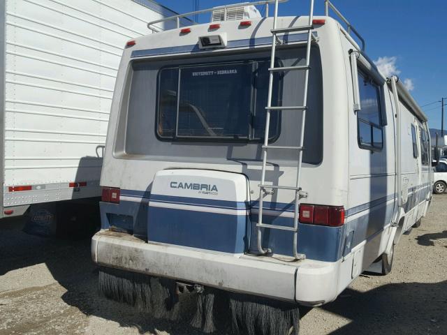 1GBKP37NXL3318805 - 1991 CHEVROLET MOTORHOME WHITE photo 4