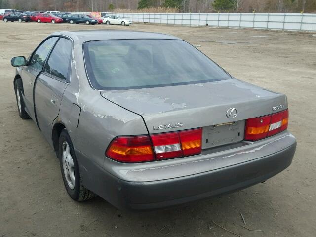 JT8BF28G2W0142555 - 1998 LEXUS ES 300 SILVER photo 3