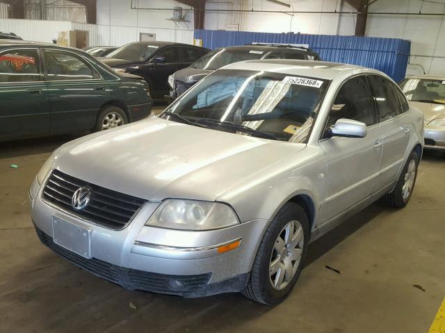 WVWTH63B62P225054 - 2002 VOLKSWAGEN PASSAT GLX BLUE photo 2