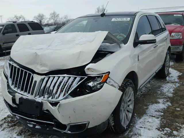 2LMDJ8JKXCBL12049 - 2012 LINCOLN MKX WHITE photo 2