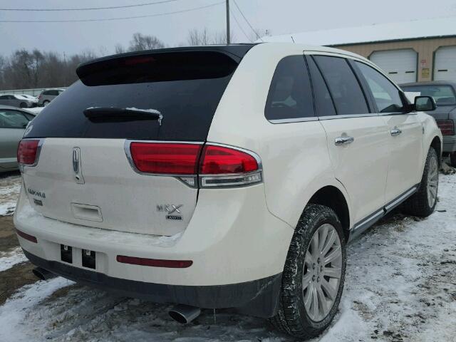 2LMDJ8JKXCBL12049 - 2012 LINCOLN MKX WHITE photo 4