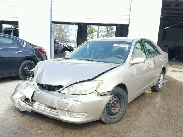 4T1BE32K35U627748 - 2005 TOYOTA CAMRY LE TAN photo 2