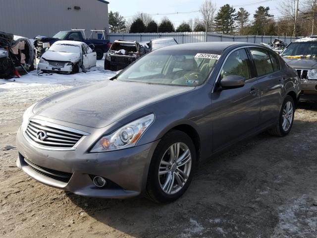 JN1CV6AR4DM358329 - 2013 INFINITI G37 GRAY photo 2