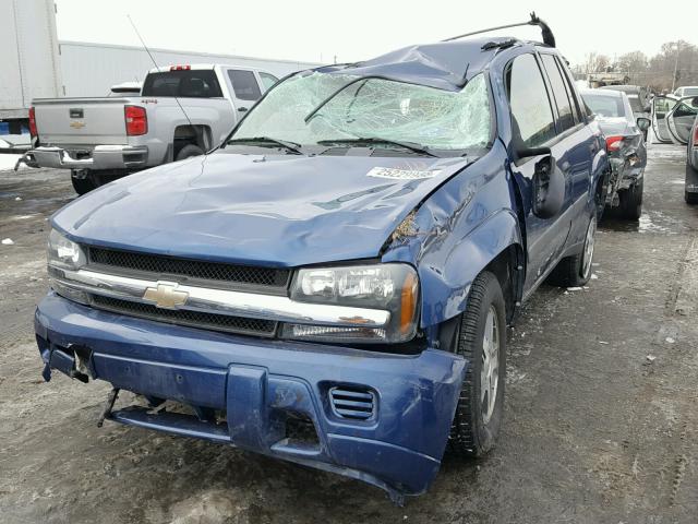 1GNDT13S652301550 - 2005 CHEVROLET TRAILBLAZE BLUE photo 2