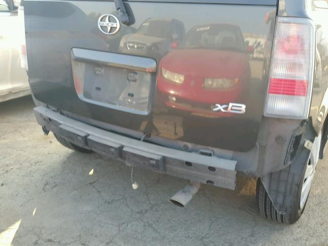 JTLKT334740131548 - 2004 TOYOTA SCION XB GRAY photo 9