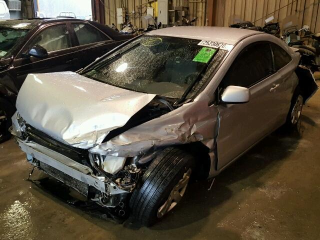 2HGFG12699H511746 - 2009 HONDA CIVIC LX SILVER photo 2