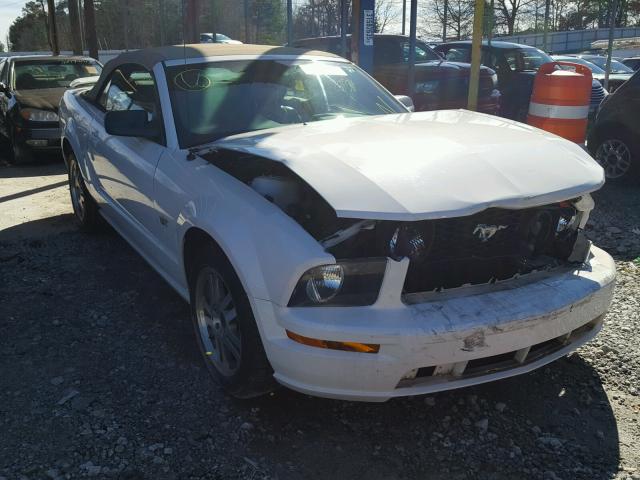 1ZVFT85H555185846 - 2005 FORD MUSTANG GT WHITE photo 1