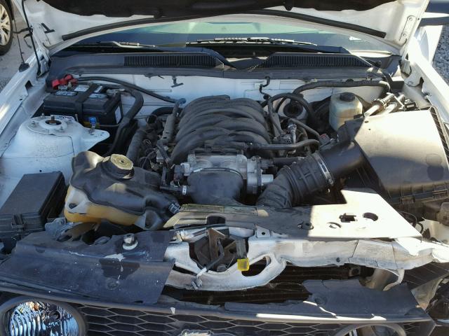 1ZVFT85H555185846 - 2005 FORD MUSTANG GT WHITE photo 7