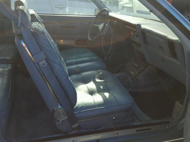 3BY62J5CR198710 - 1982 CHRYSLER IMPERIAL BLUE photo 5