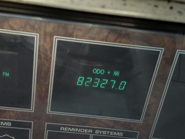 3BY62J5CR198710 - 1982 CHRYSLER IMPERIAL BLUE photo 8