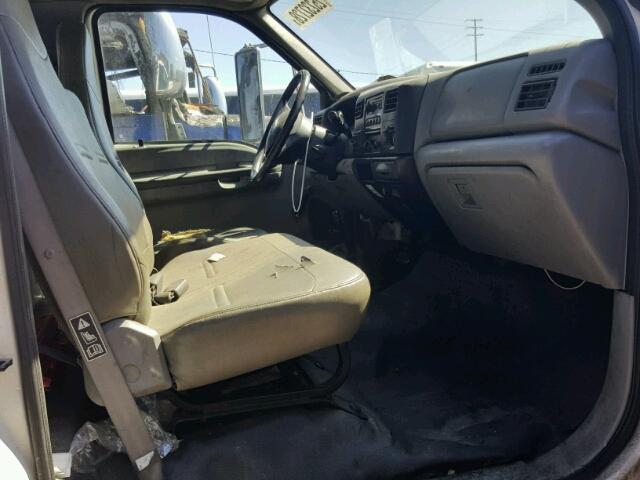 3FRNF65D29V122918 - 2009 FORD F650 SUPER WHITE photo 5