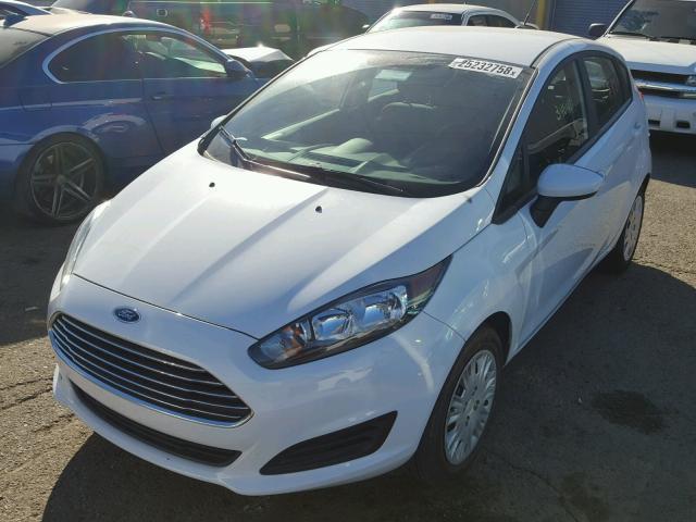 3FADP4TJ3GM172173 - 2016 FORD FIESTA S WHITE photo 2