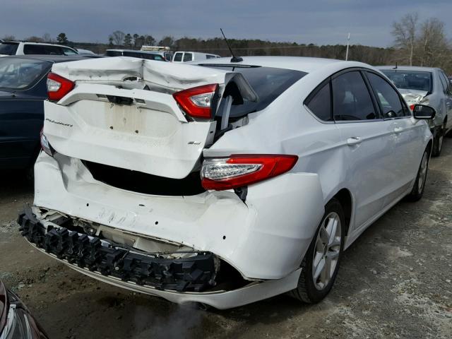 3FA6P0H71GR262245 - 2016 FORD FUSION SE WHITE photo 4