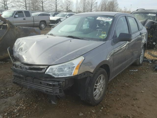 1FAHP35N49W175145 - 2009 FORD FOCUS SE GRAY photo 2