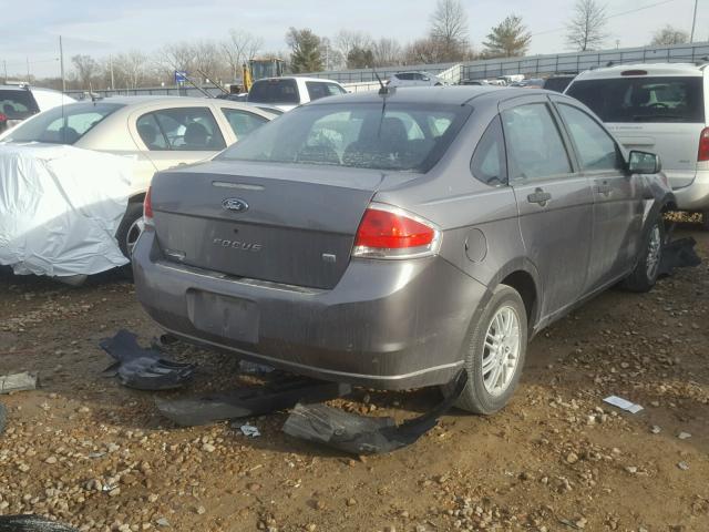 1FAHP35N49W175145 - 2009 FORD FOCUS SE GRAY photo 4