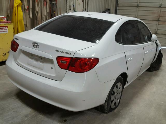 KMHDU46D68U275167 - 2008 HYUNDAI ELANTRA GL WHITE photo 4