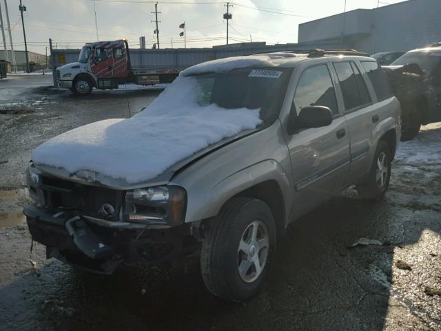 1GNDT13S022378250 - 2002 CHEVROLET TRAILBLAZE GRAY photo 2