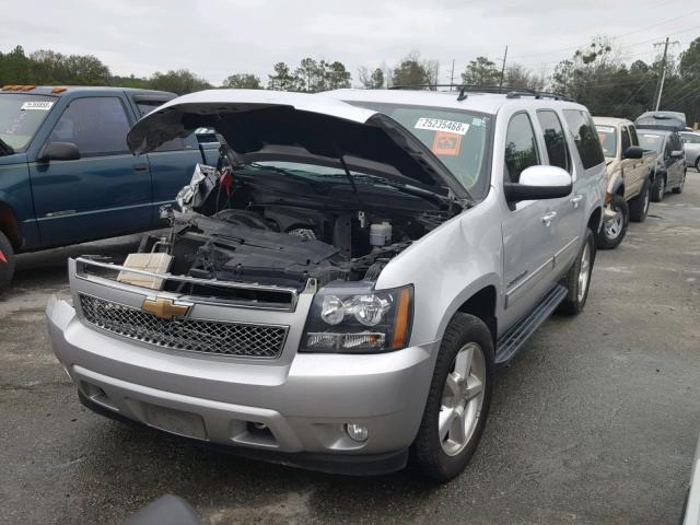 1GNUKJE37AR221412 - 2010 CHEVROLET SUBURBAN K SILVER photo 2