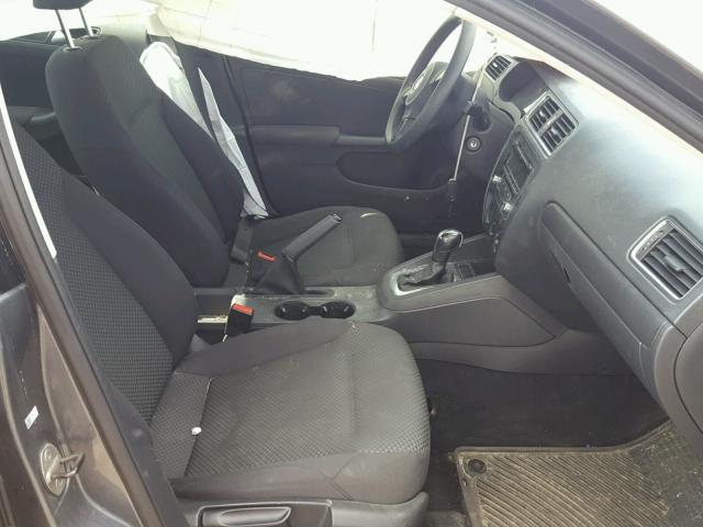 3VW2K7AJ2CM421137 - 2012 VOLKSWAGEN JETTA BASE ნაცრისფერი ფოტო 5