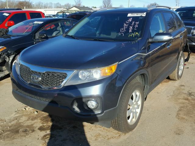 5XYKT3A10BG040584 - 2011 KIA SORENTO BA BLUE photo 2