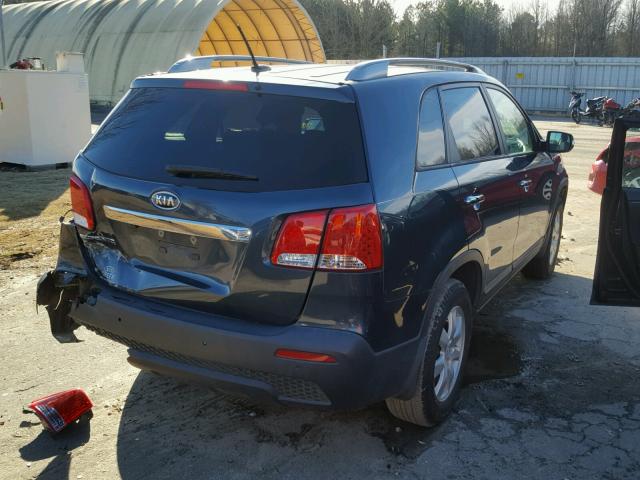 5XYKT3A10BG040584 - 2011 KIA SORENTO BA BLUE photo 4